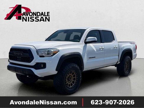 Used 2018 Toyota Tacoma TRD Off-Road w/ Technology Package AWD/4WD image 1