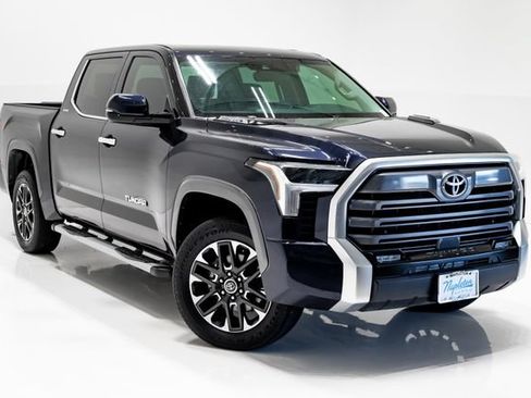 Used 2023 Toyota Tundra Limited w/ Power Package AWD/4WD image 5