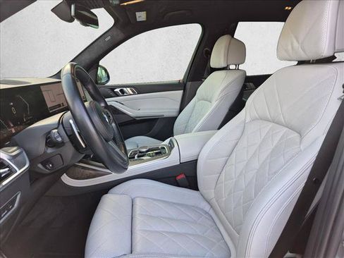 Used 2024 BMW X7 xDrive40i w/ M Sport Package AWD/4WD image 11