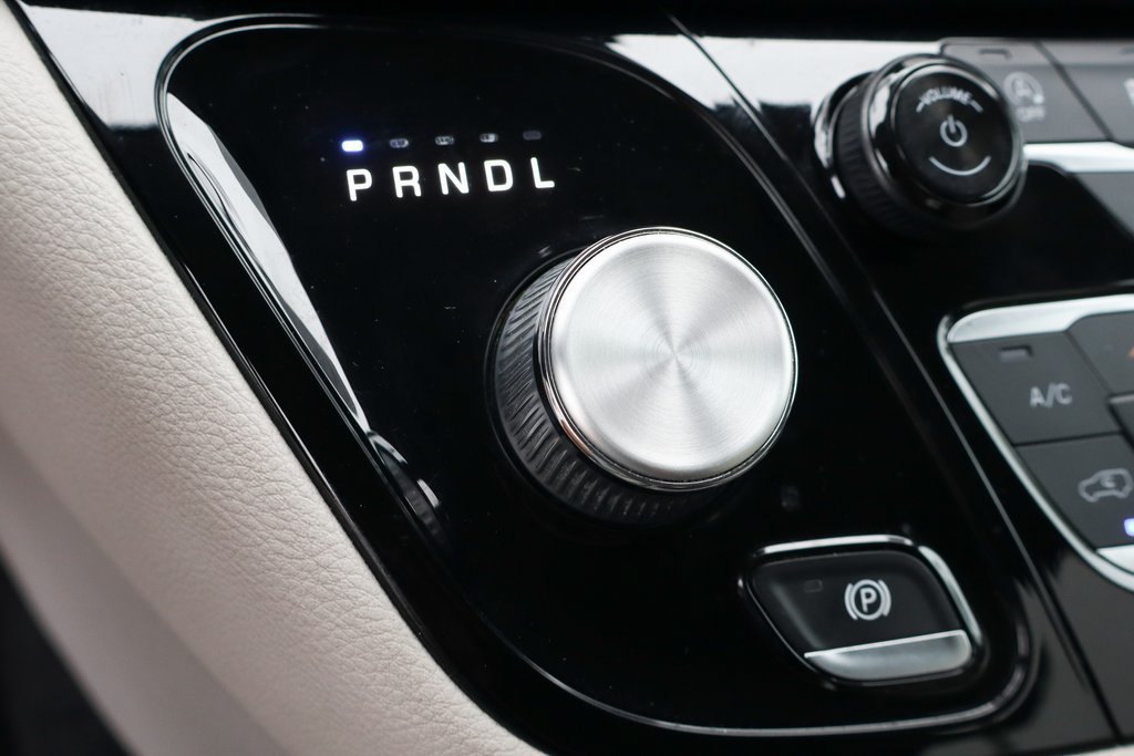 Used 2021 Chrysler Pacifica Touring-L FWD image 38