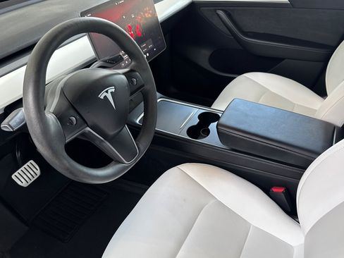 Used 2022 Tesla Model Y Performance AWD/4WD image 11
