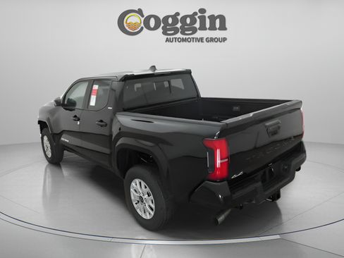 Used 2025 Toyota Tacoma SR5 AWD/4WD image 11
