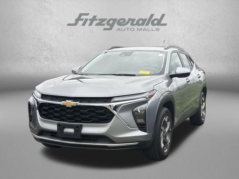 Used 2025 Chevrolet Trax LT image 3