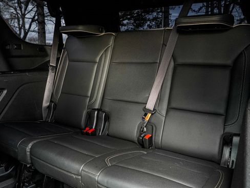 Used 2021 GMC Yukon SLT w/ Rear Media and Nav Package image 18