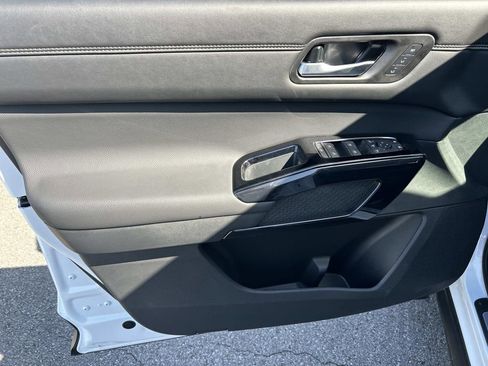New 2026 Nissan Pathfinder Platinum AWD/4WD image 17