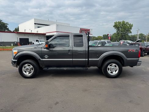 Used 2016 Ford F250 XLT w/ Camper Package AWD/4WD image 2