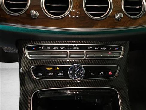 Used 2018 Mercedes-Benz E 300 4MATIC image 23
