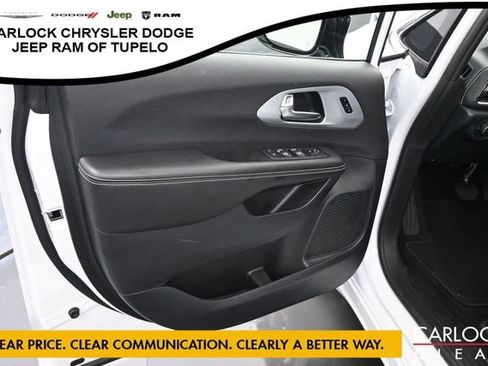 Used 2026 Chrysler Pacifica Limited FWD image 13