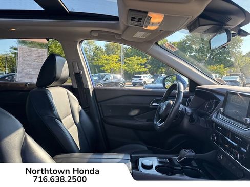 Used 2021 Nissan Rogue SV w/ Premium Package image 16