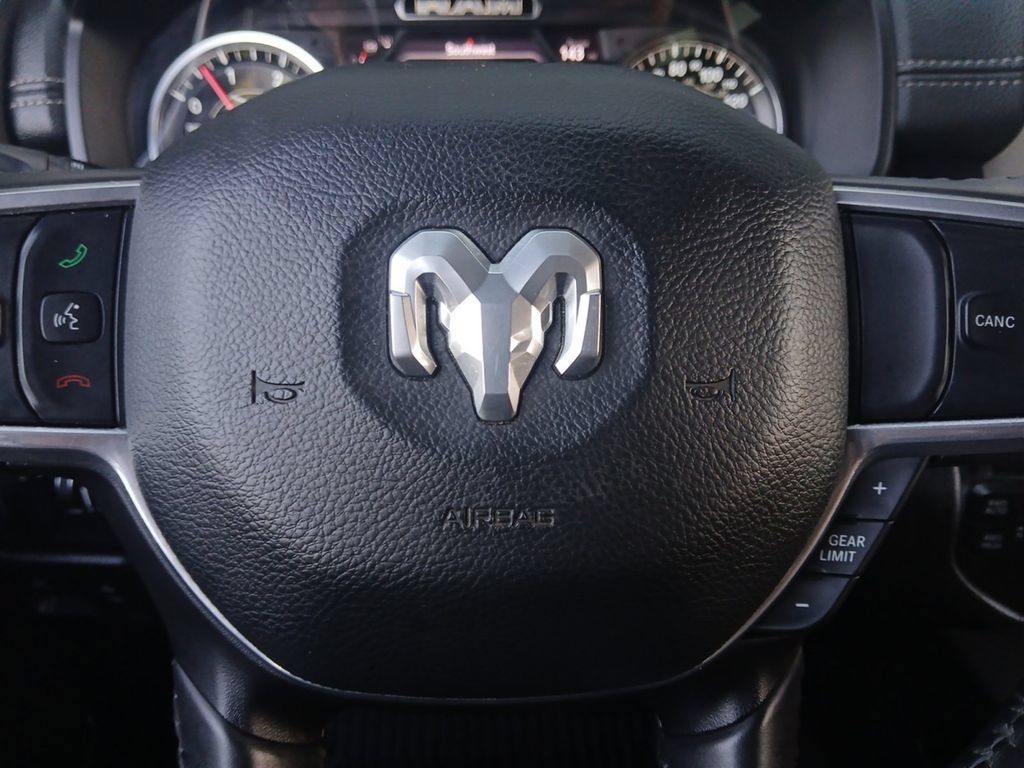 Used 2022 RAM 1500 Laramie AWD/4WD image 5