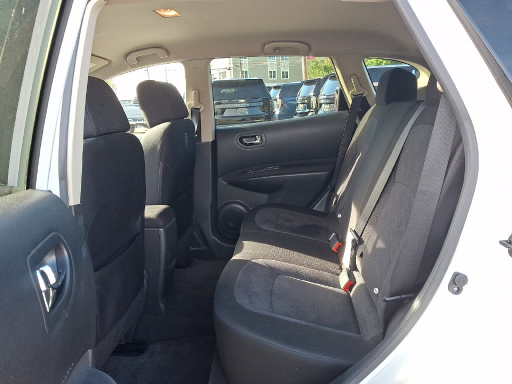 Used 2015 Nissan Rogue S w/ Convenience Package AWD/4WD image 10