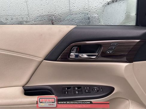 Used 2017 Honda Accord Touring image 24