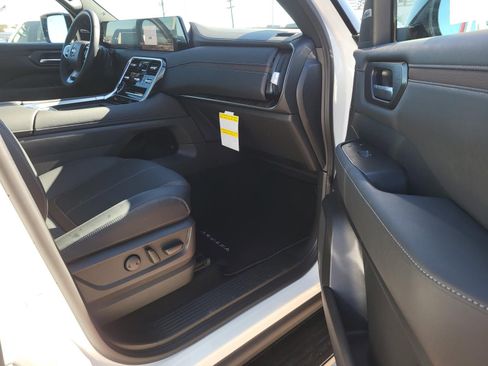 New 2026 Nissan Armada SL image 11