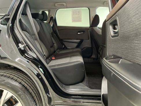 Used 2023 Nissan Rogue SV image 17