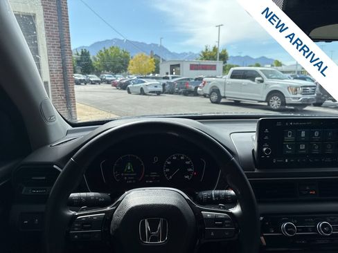 Used 2025 Honda Pilot Touring image 21