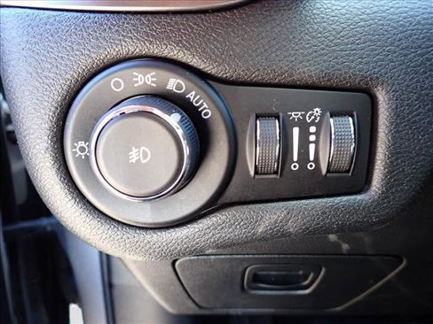 Used 2019 Jeep Cherokee Latitude Plus w/ Cold Weather Group image 13