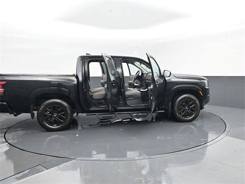 Used 2022 Nissan Frontier SV w/ Technology Package image 26