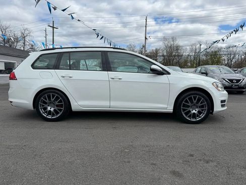 Used 2015 Volkswagen Golf S image 12