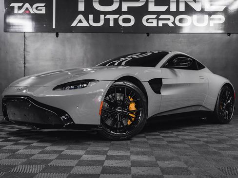 Used 2021 Aston Martin V8 Vantage Coupe image 2