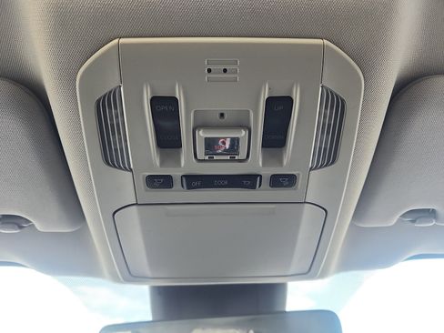 Used 2021 Toyota Highlander XLE AWD/4WD image 20