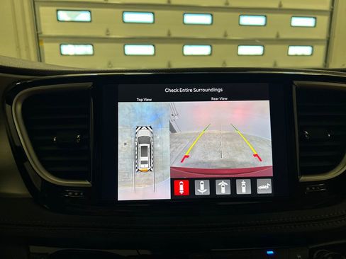 New 2026 Chrysler Pacifica Pinnacle image 23