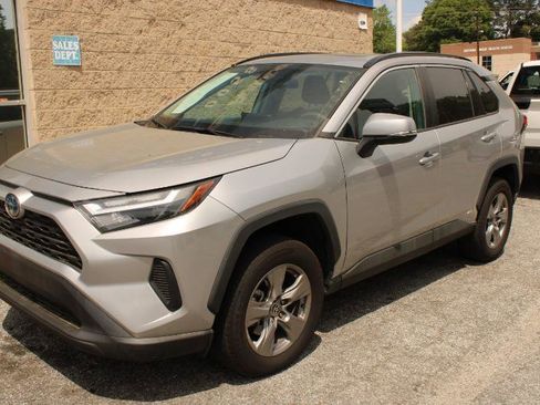 Used 2022 Toyota RAV4 XLE w/ Convenience Package AWD/4WD image 3