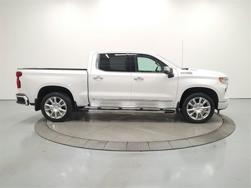 Used 2024 Chevrolet Silverado 1500 High Country w/ High Country Premium Package image 9