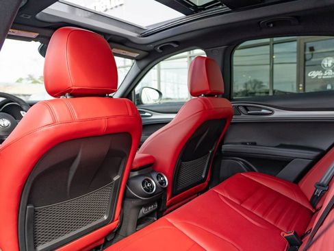 New 2025 Alfa Romeo Stelvio Sprint w/ Veloce Package AWD/4WD image 17