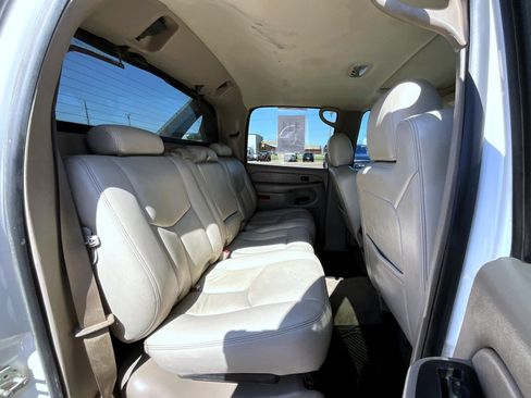 Used 2005 Chevrolet Avalanche Z71 w/ Sun And Sound Package AWD/4WD image 17