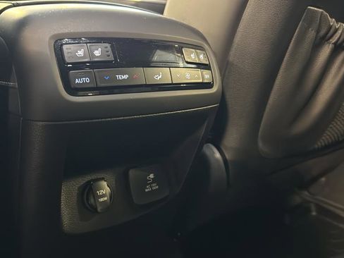 Used 2021 Hyundai Palisade Calligraphy image 17