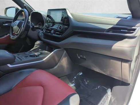 Used 2022 Toyota Highlander XSE FWD image 27