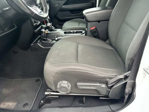 Used 2018 Jeep Wrangler Unlimited Sahara image 20