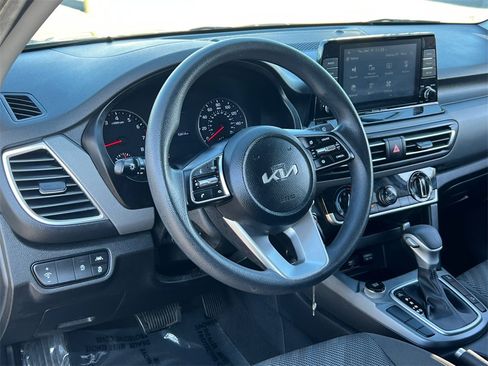 Used 2023 Kia Seltos LX image 19
