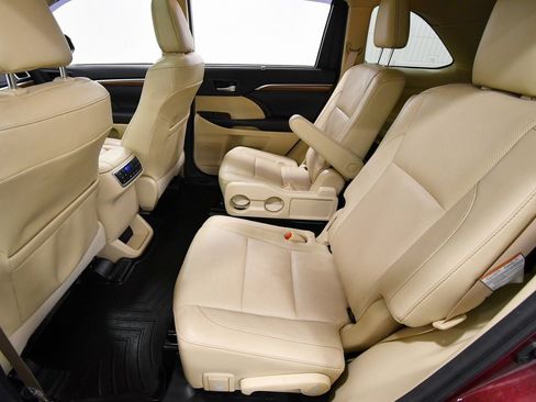 Used 2017 Toyota Highlander Limited Platinum w/ Carpet Mat Package image 15