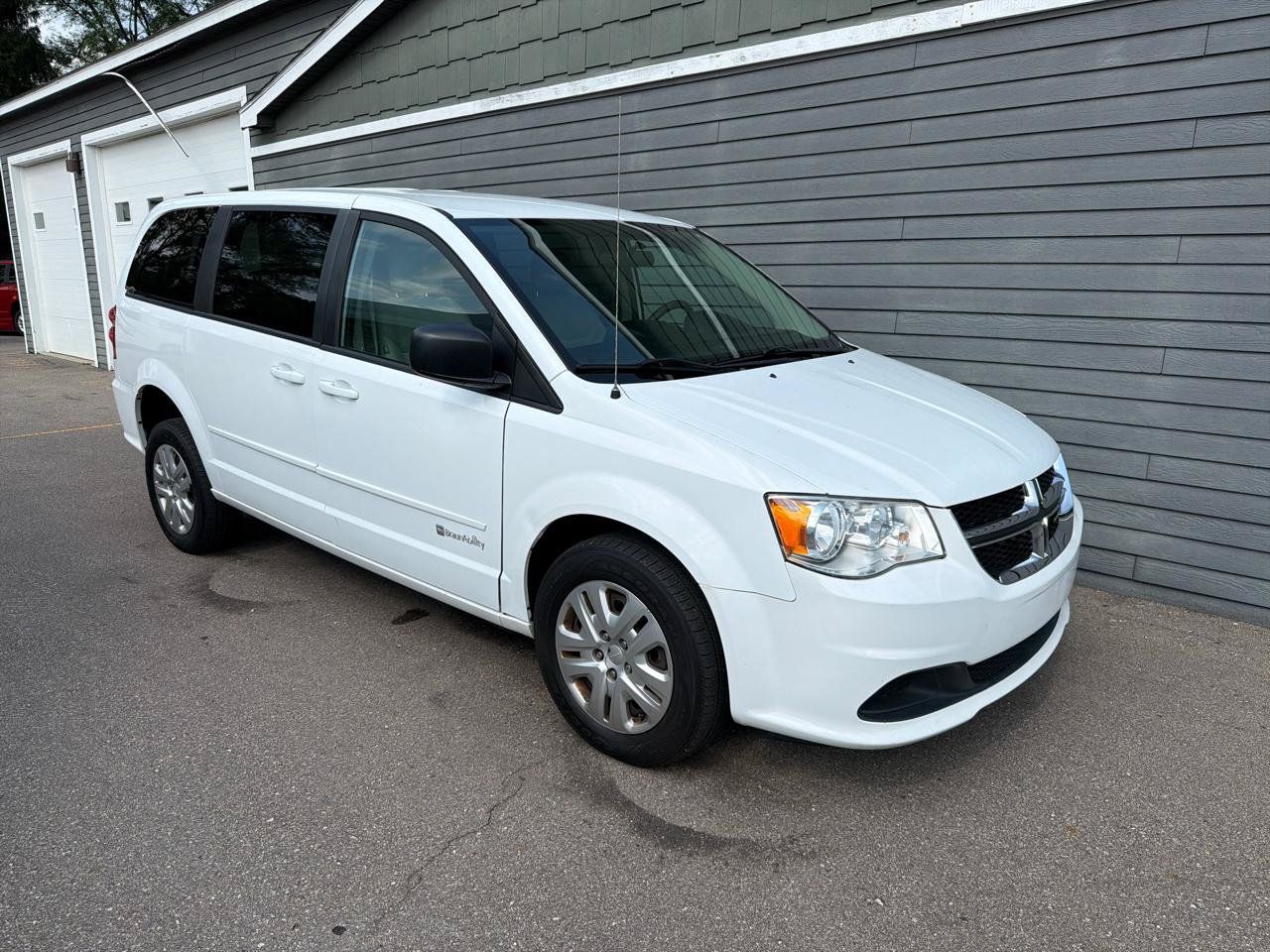 Used 2017 Dodge Grand Caravan SE w/ Power Window Group FWD image 7