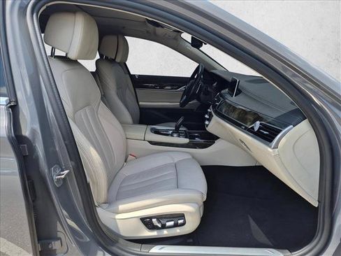Used 2022 BMW 740i RWD image 21