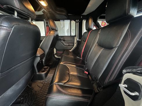 Used 2017 Jeep Wrangler Unlimited Rubicon image 24
