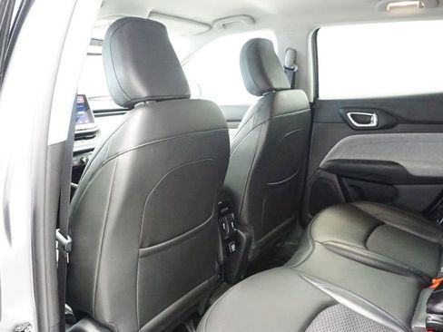 Certified 2022 Jeep Compass Latitude image 17