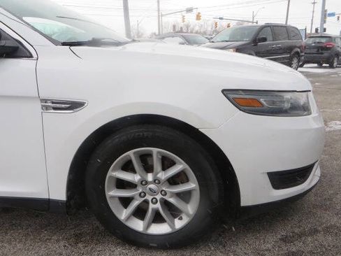 Used 2013 Ford Taurus SE image 20