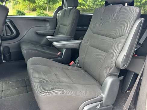 Used 2020 Dodge Grand Caravan SE FWD image 9