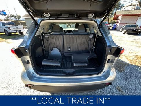 Used 2023 Toyota Highlander XLE image 11