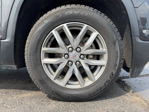 Used 2017 GMC Acadia SLE AWD/4WD image 13