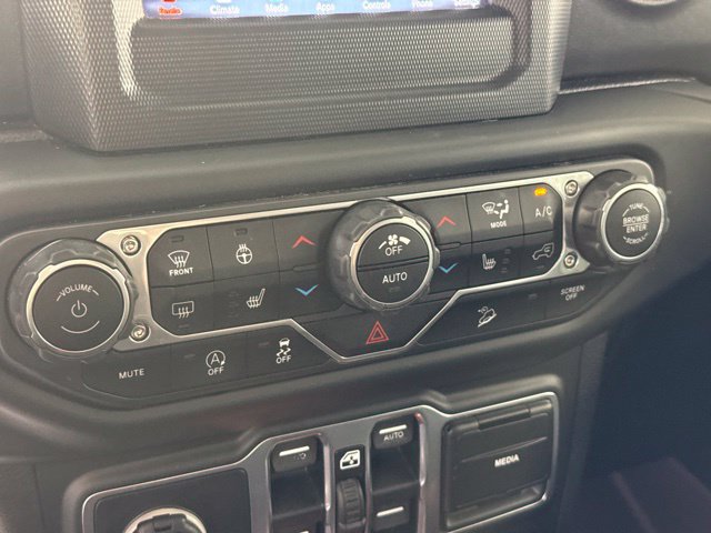 Used 2018 Jeep Wrangler Unlimited Sahara w/ Cold Weather Group AWD/4WD image 25