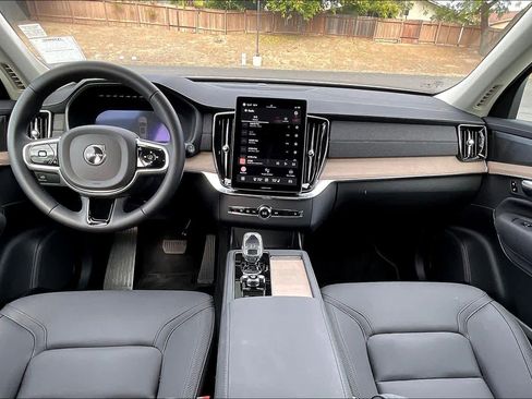 Used 2025 Volvo XC90 B5 Plus w/ Protection Package Premier image 18