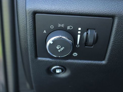 Used 2016 Jeep Grand Cherokee Limited image 30