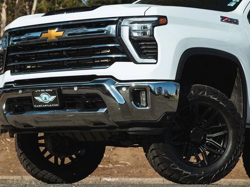 Used 2024 Chevrolet Silverado 2500 LTZ w/ LTZ Convenience Package image 2