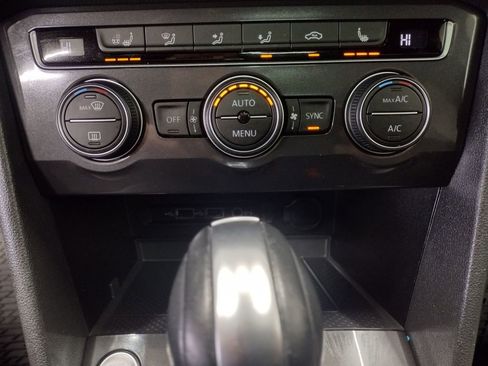 Used 2020 Volkswagen Tiguan SEL Premium R-Line image 39