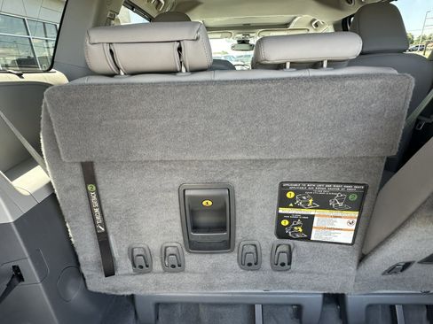 Used 2020 Toyota Sienna XLE FWD image 24