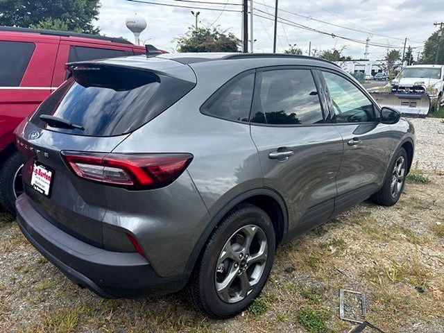 Used 2025 Ford Escape ST-Line FWD image 9