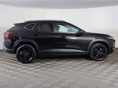 Used 2025 Chevrolet Trax ACTIV w/ Sunroof Package image 19